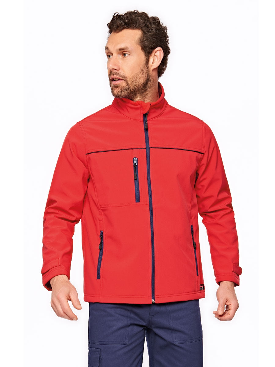Softshelljacke in Rot mit Frontreißverschluss, Stehkragen und seitlichen Reißverschlusstaschen
