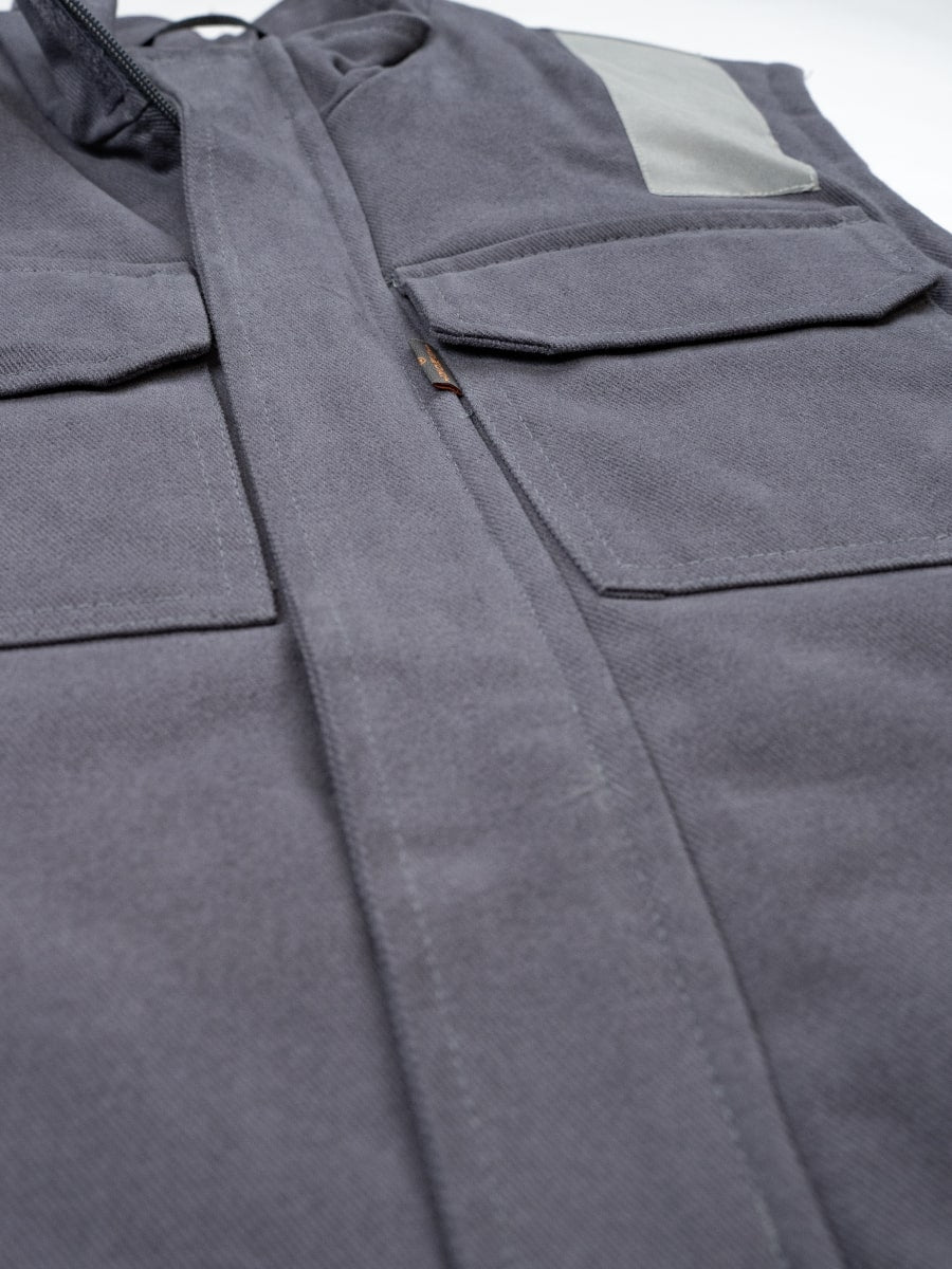 Grau Arbeitsweste mit Stehkragen, Reißverschluss und großen Taschen mit Patten