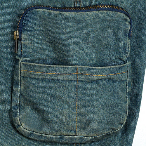 Jeanshose blau: hintere aufgesetzte Gesäßtasche mit Ziernähten und Reißverschluss-Detail