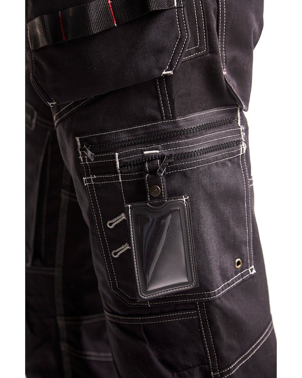 Handwerker-Arbeitshose Detail: Tasche mit Reißverschluss und Umhängebefestigung