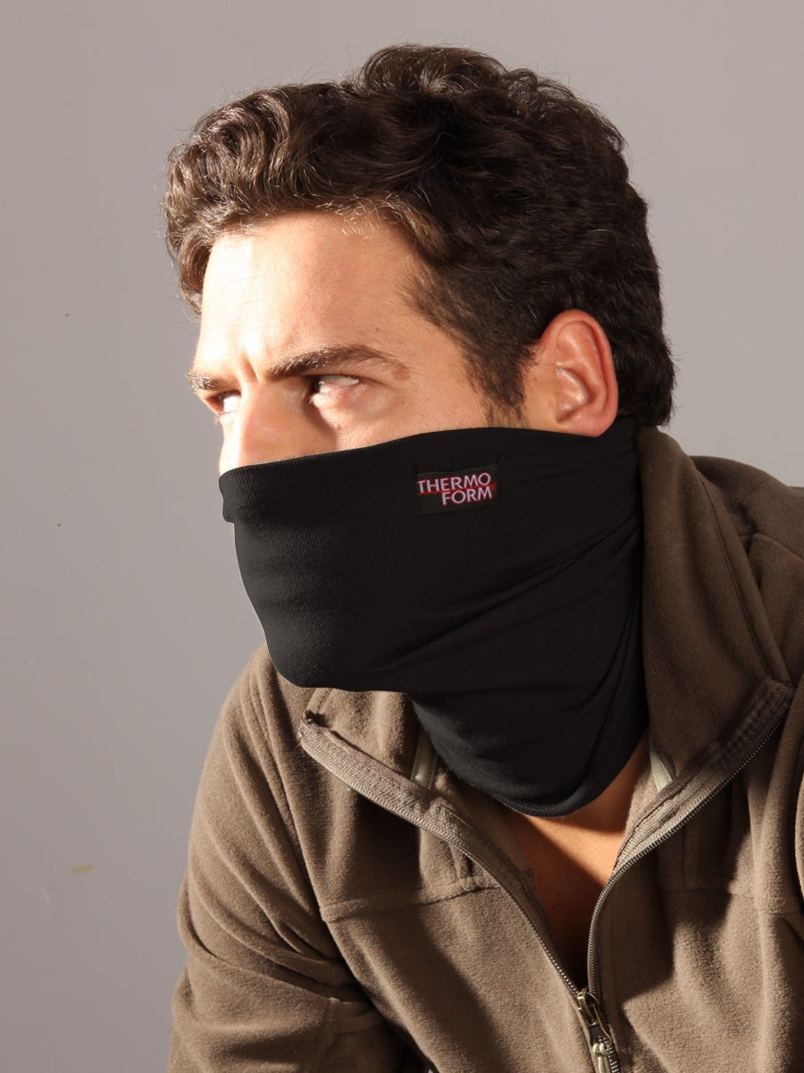 Nackenband aus schwarzem Stoff mit Thermoform-Logo