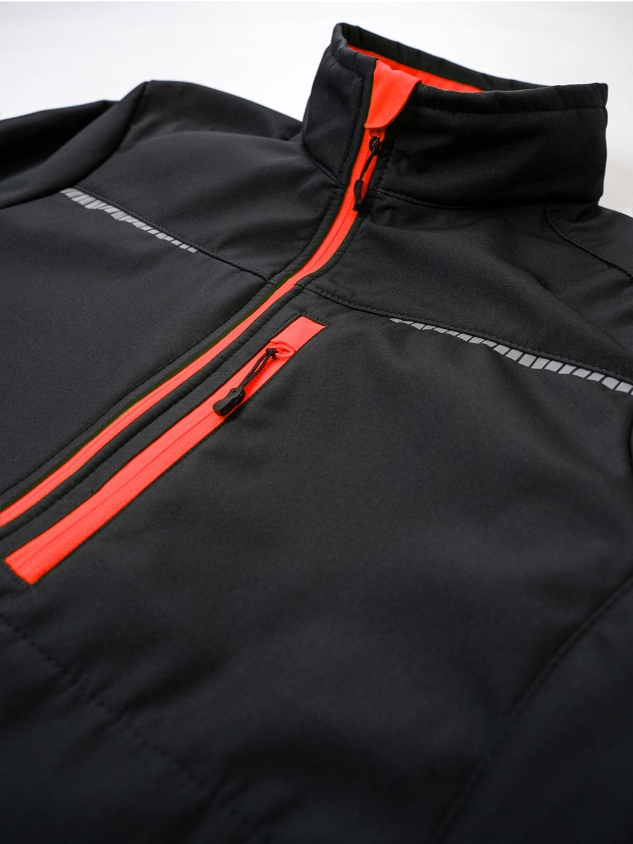 Softshell-Sportjacke schwarz mit rotem Frontreißverschluss und kontrastierenden Paspeln