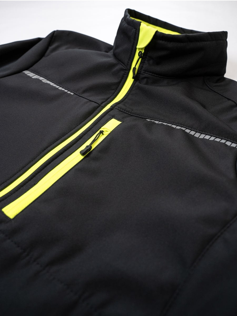 Schwarzer Softshell-Frontreißverschluss mit Neon-Gelb-Akzenten und Zierband