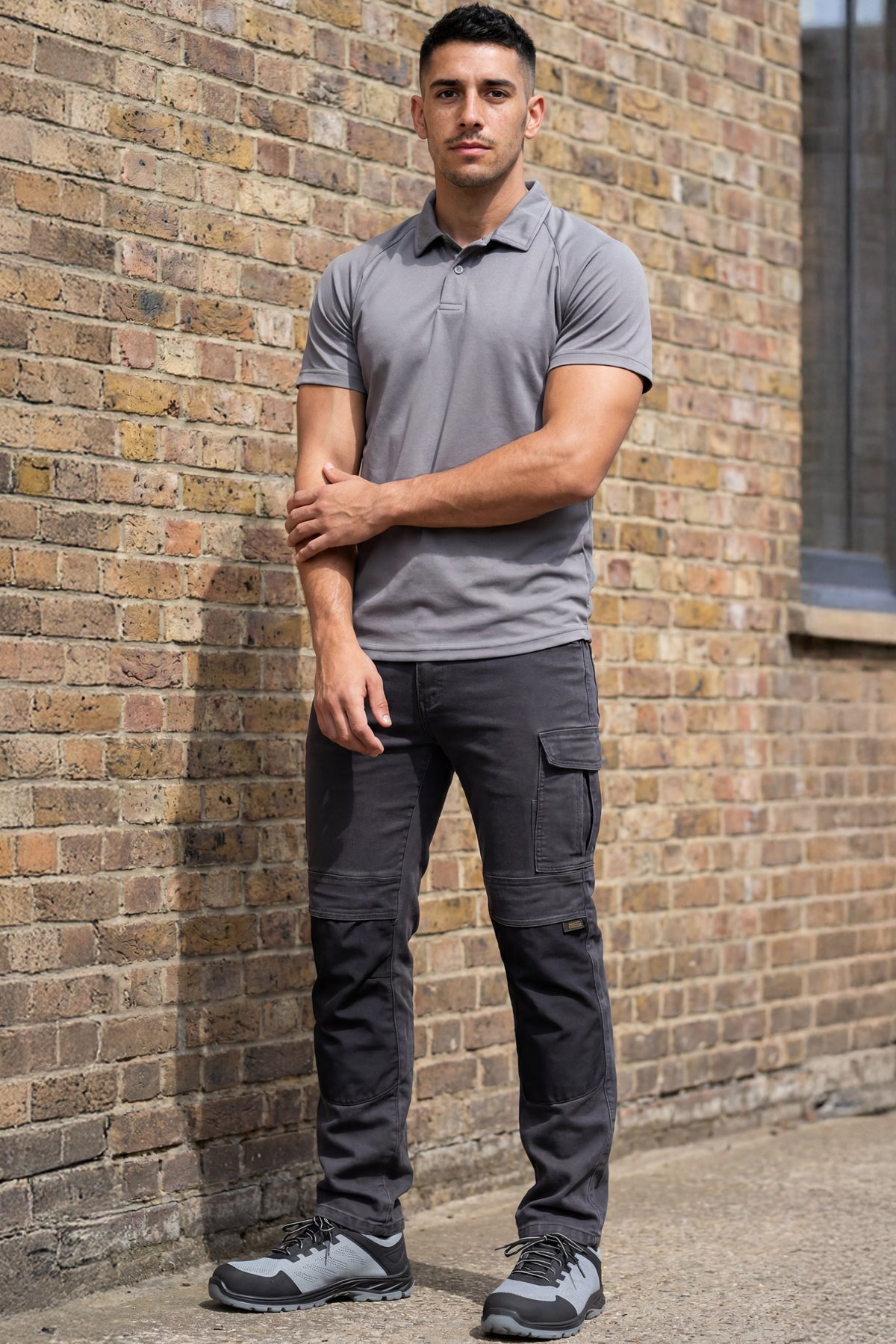 Bundhose dunkel mit Cargo-Taschen und geradem Bein