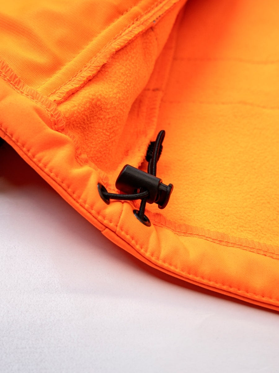 Softshelljacke orange mit verdecktem Druckknopf und Kordelzug im Saum