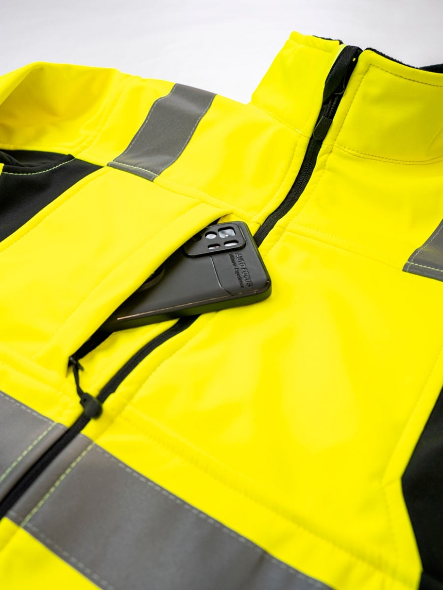 Gelbe Softshelljacke: Reißverschluss und graue Reflexstreifen, Detailansicht
