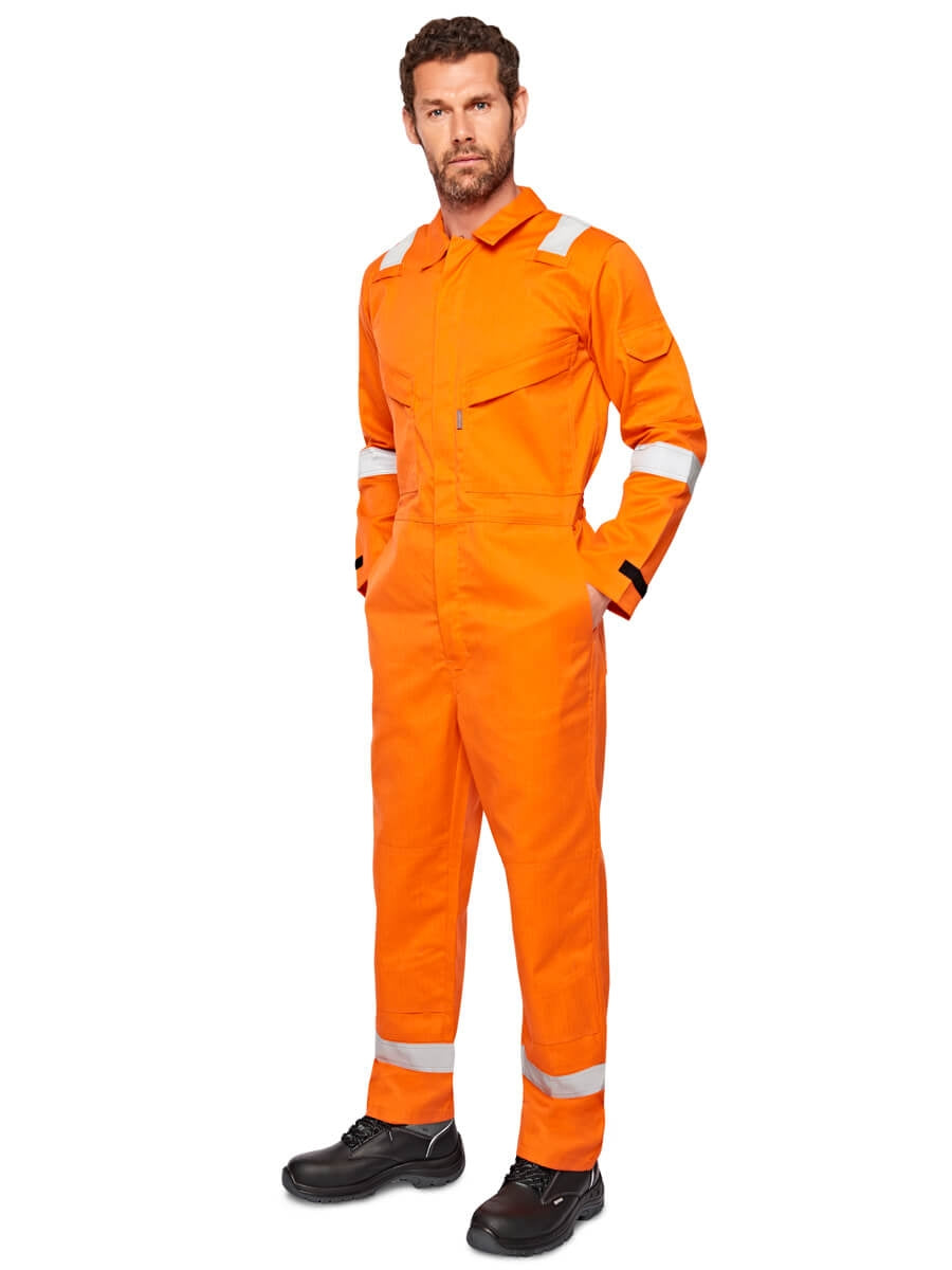 Flammhemmender Overall, orange mit Reflektorstreifen an Ärmeln und Beinen