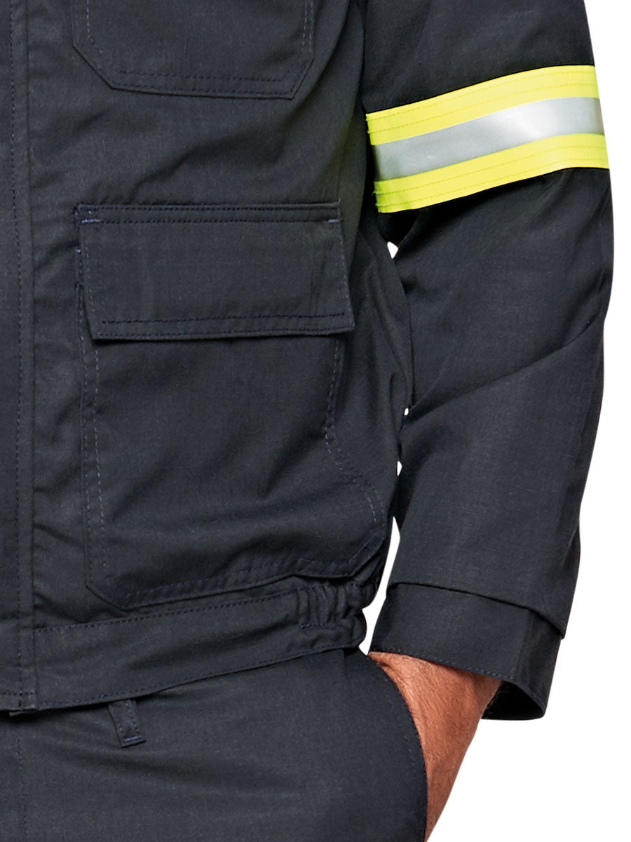 Nomex-Arc-Jacke seitlich: Ärmelbündchen, Taschenklappe und Reflexstreifen