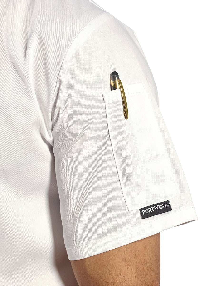 Weiße Kochjacke mit Ärmel-Paspeltasche und Label, kurze Ärmel