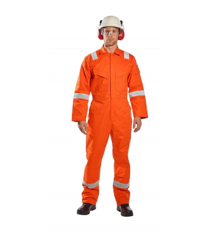 Orangefarbener Overall mit reflektierenden Bändern an Armen und Beinen, Brusttasche