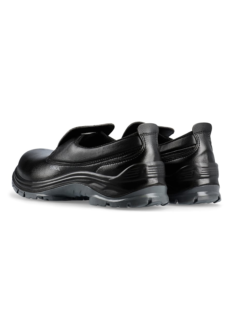 Schnürschuh Beat Low, schwarzes Obermaterial, stark profilierte Laufsohle, Fersenansicht
