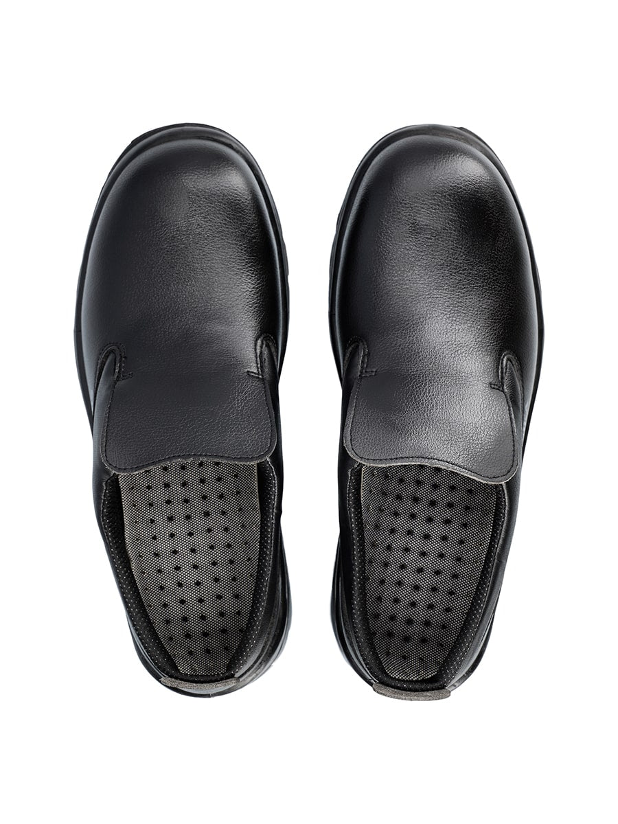 Schnürschuh Beat Low, schwarze Vorderansicht, perforiertes Innenfutter am Einstieg