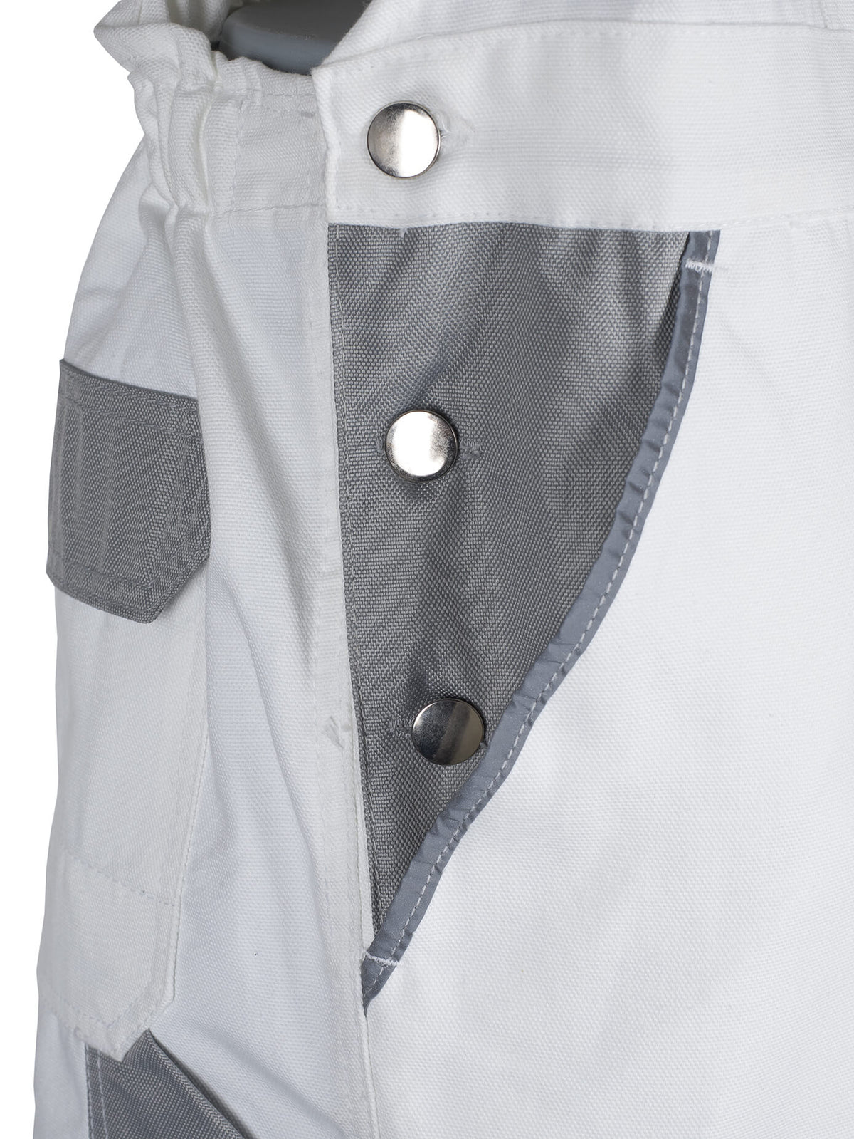 Arbeitslatzhose: Dreieckseinsatz am Taschenbereich in Grau mit Metallknöpfen