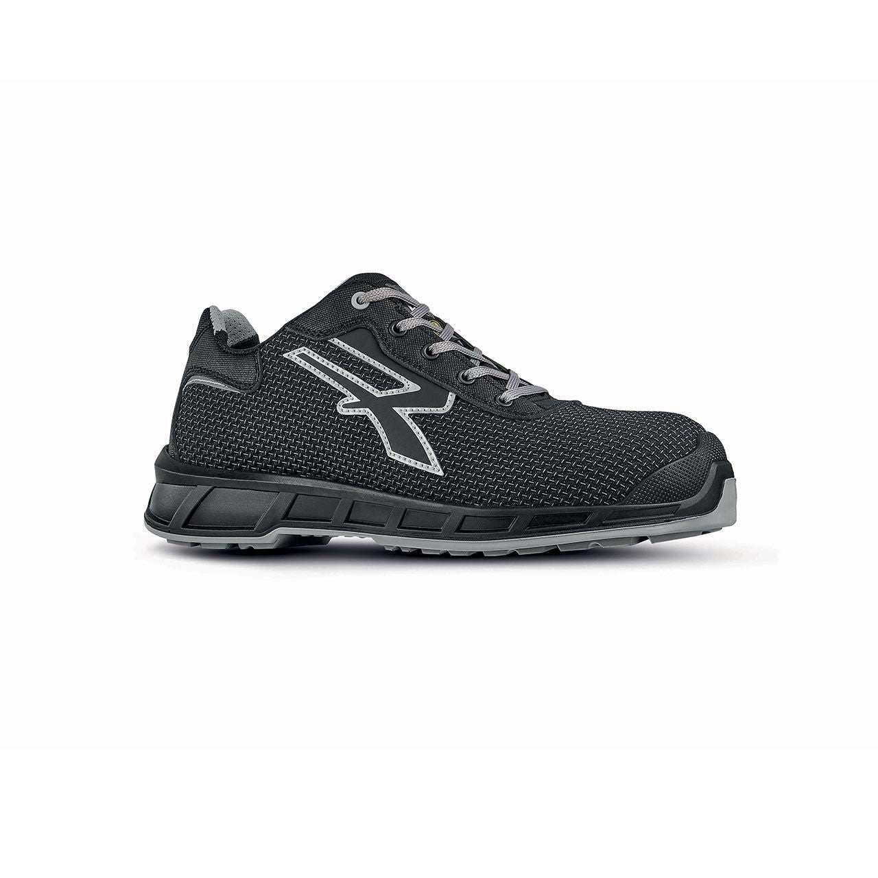 Schwarzer Sneaker mit Schnürung, seitlichem Logo und gepolsterter Zunge