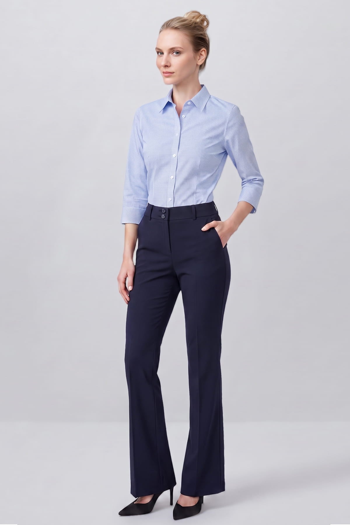 Dunkelblaue Damen-Stretchhose mit leicht schmal zulaufendem Bein
