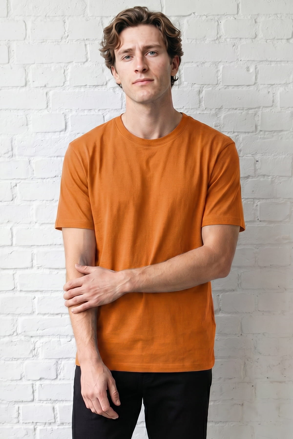Herren-T-Shirt mit Rundhalsausschnitt in Orange, kurzärmlig