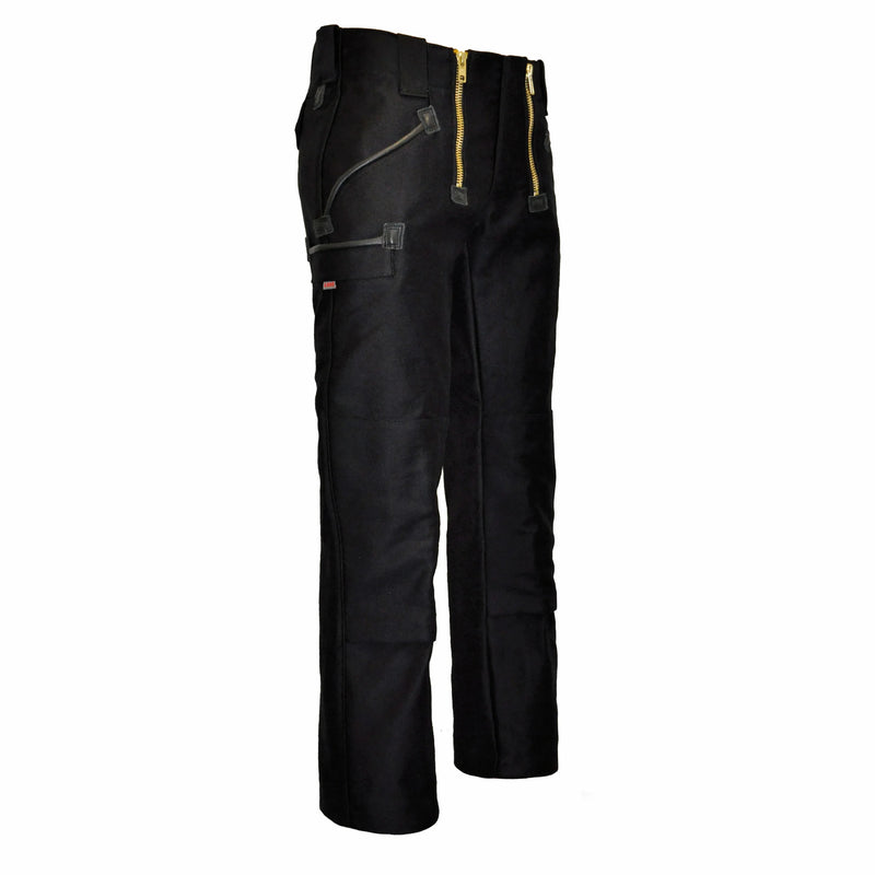 Schwarze Cargo-Hose mit Reißverschlüssen am Bein und Taschen