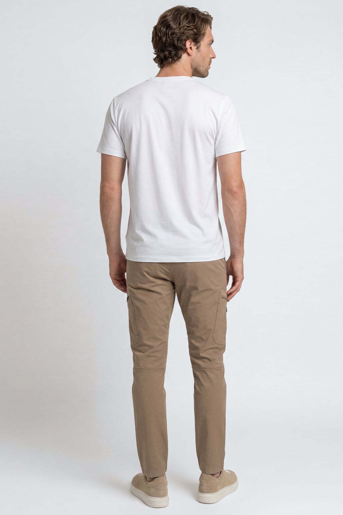 Beige Herren-Outdoorhose mit Taschen in Rückansicht