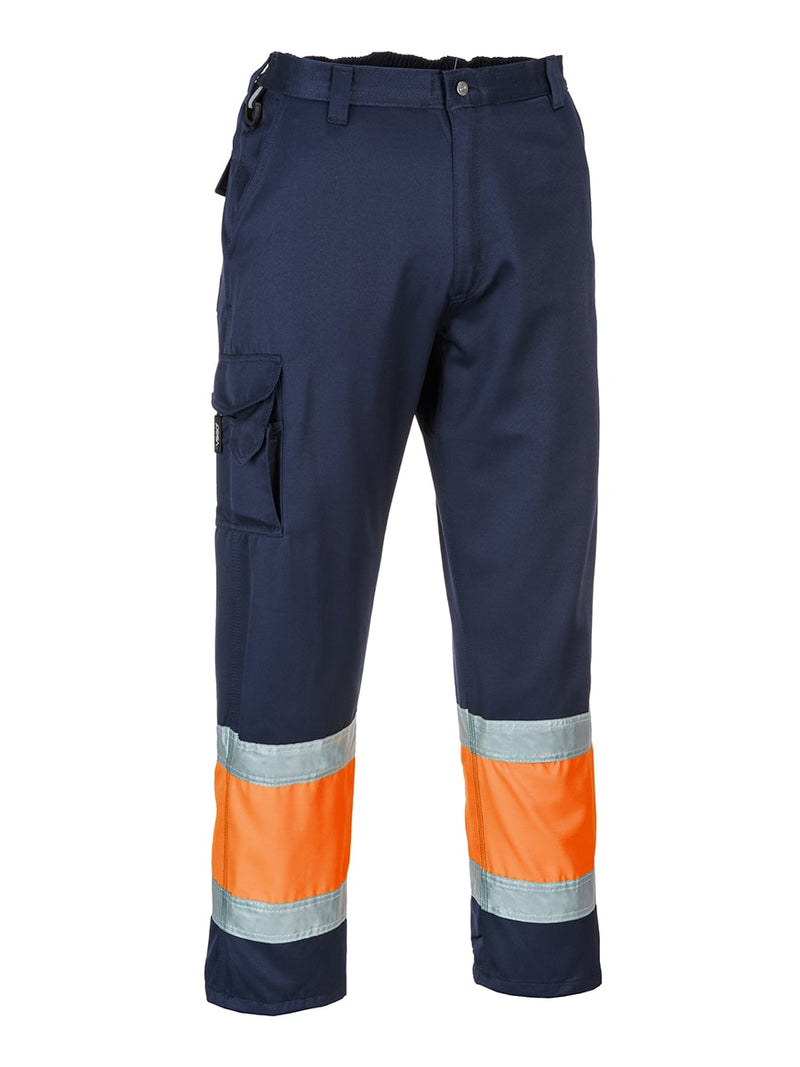 Portwest Warnschutz-Combat-Hose in Marine mit Orange, reflektierenden Bändern, Cargotaschen.